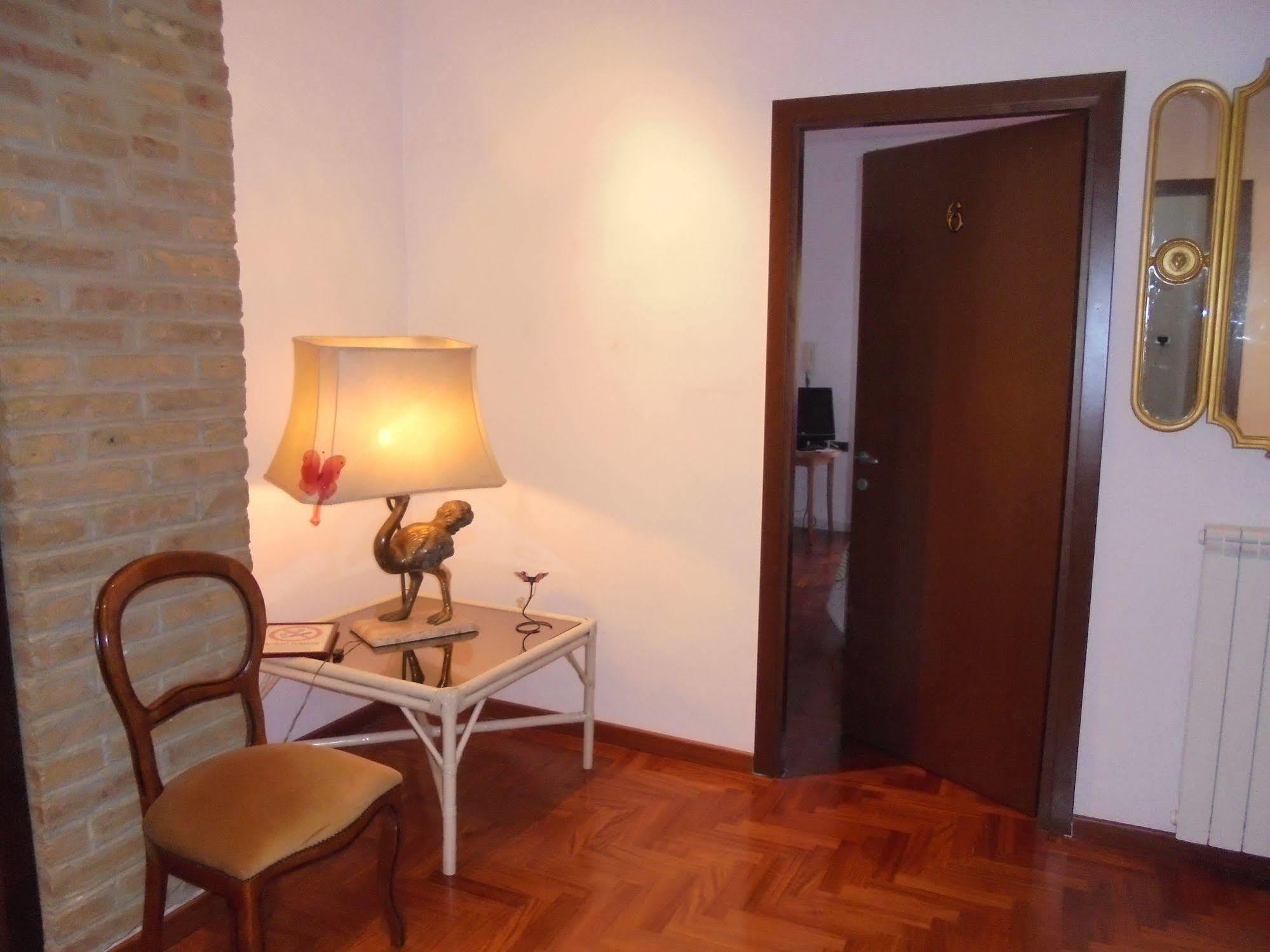 Max House Bed & Breakfast Roma Ngoại thất bức ảnh